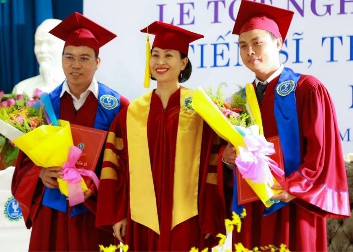 Áo tốt nghiệp thạc sĩ