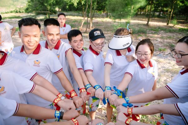 Màu sắc đồng phục đội nhóm – Tạo dấu ấn thương hiệu