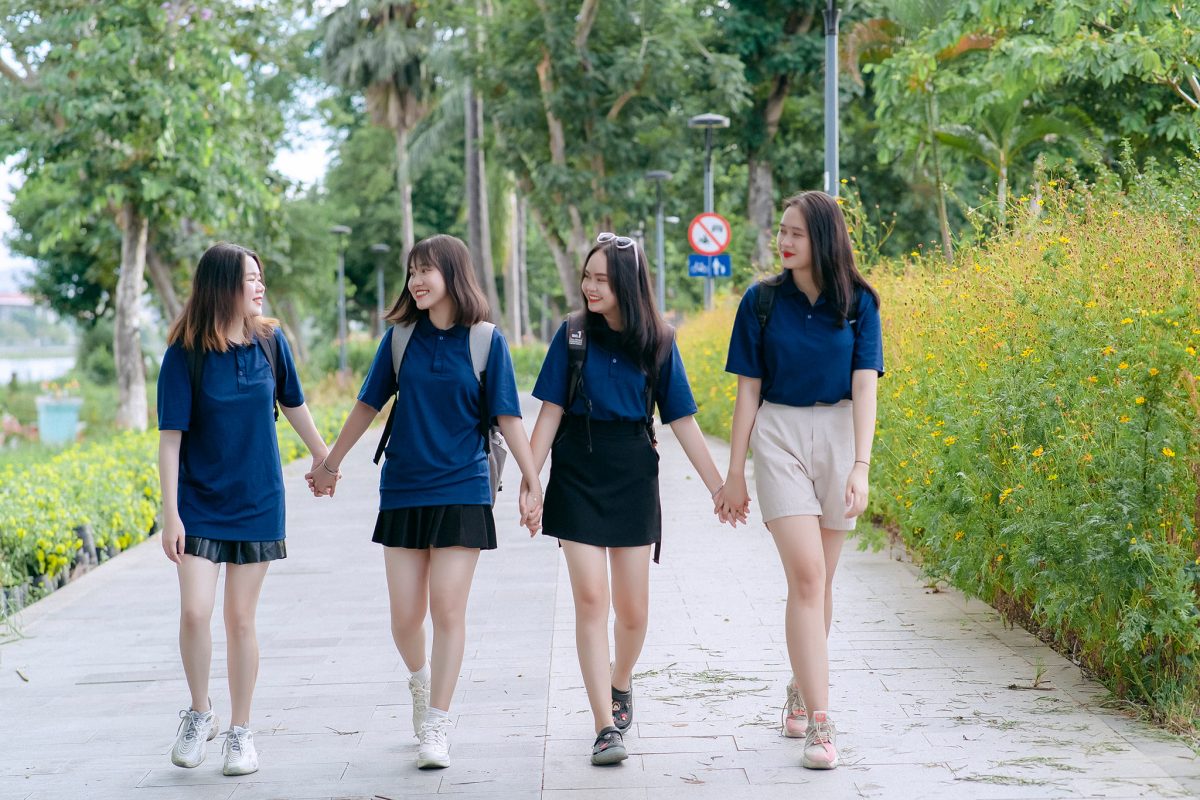 So sánh đồng phục may sẵn và đồng phục đặt may chi tiết