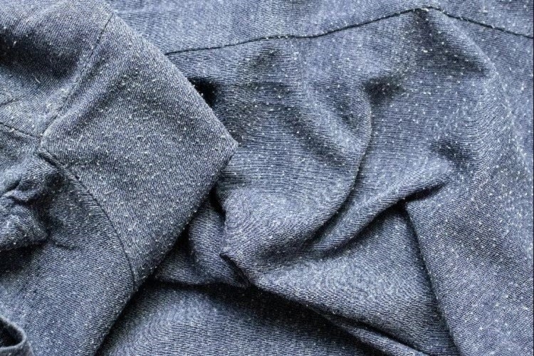 Quần áo đen bị xù lông hoặc rụng lông vải