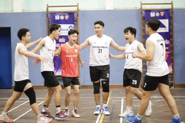 Đồng phục bóng chuyền Thiên Việt đồng hành cùng Đại học Sư phạm Huế