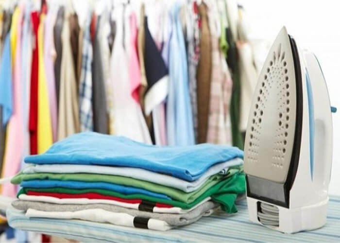 Cách Ủi Áo Thun Đúng Chuẩn Giữ Form Luôn Mới