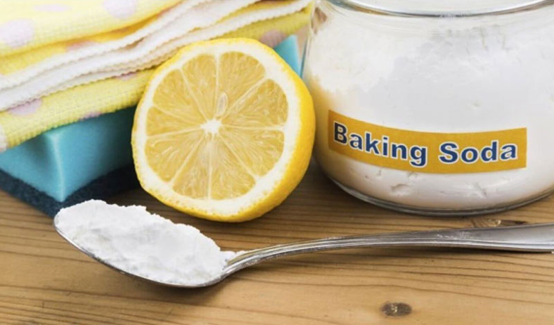 Tẩy áo trắng bằng hỗn hợp chanh – baking soda – muối