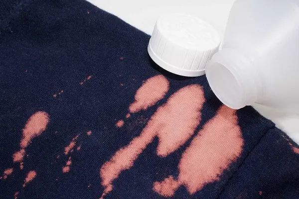 Xử lý quần áo phai màu bằng cách nhuộm lại