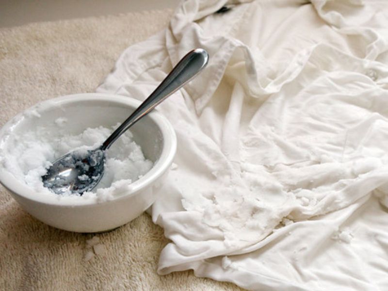 Sử dụng muối để tẩy quần áo phai màu
