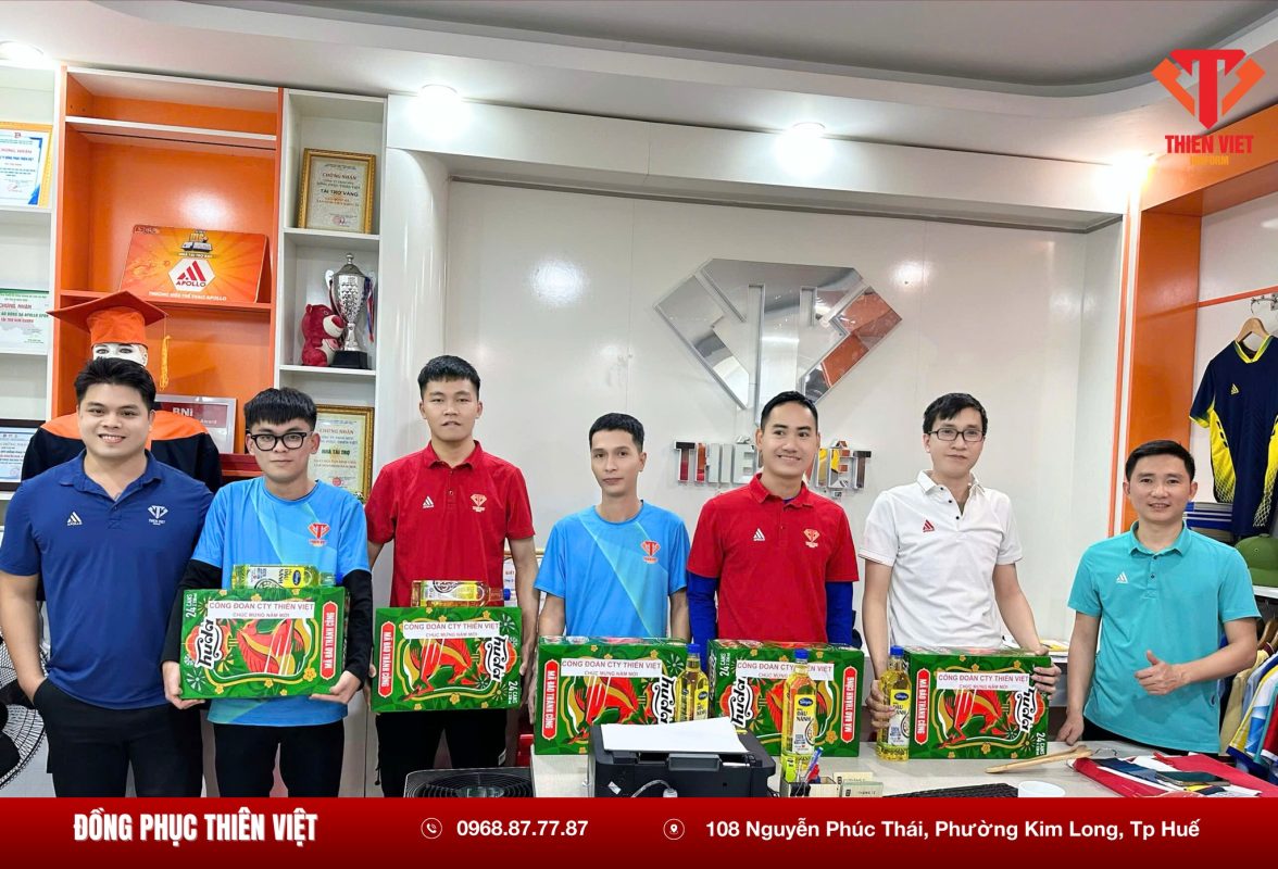 Công Đoàn Đồng Phục Thiên Việt Tặng Quà Tết Chào Xuân Mới