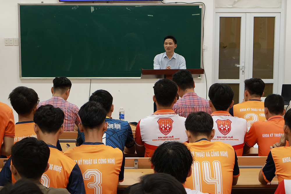 Khoa Kỹ thuật và Công nghệ Đại học Huế tại Giải bóng đá Sinh viên Huế tranh Cúp Intrase