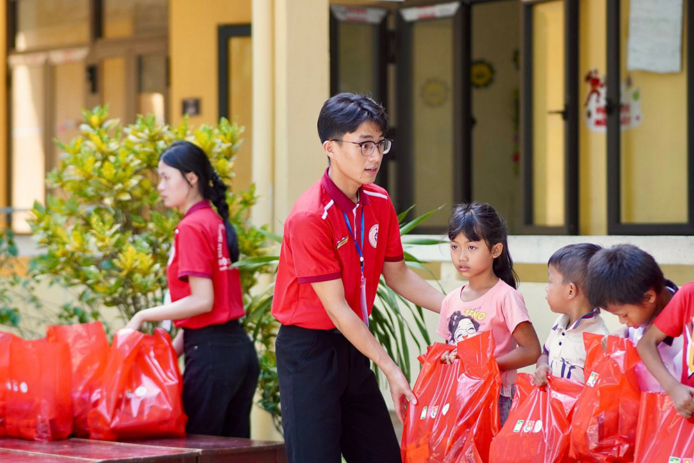 Mùa Vàng Trên Bản Và Hành Trình Kết Nối Những Trái Tim Nhân Ái