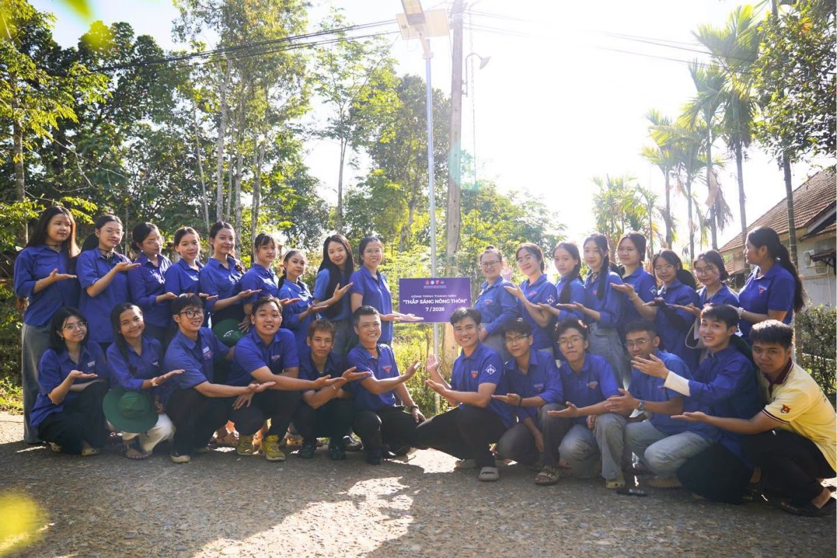 Đồng phục Thiên Việt cùng tuổi trẻ thắp sáng quê hương