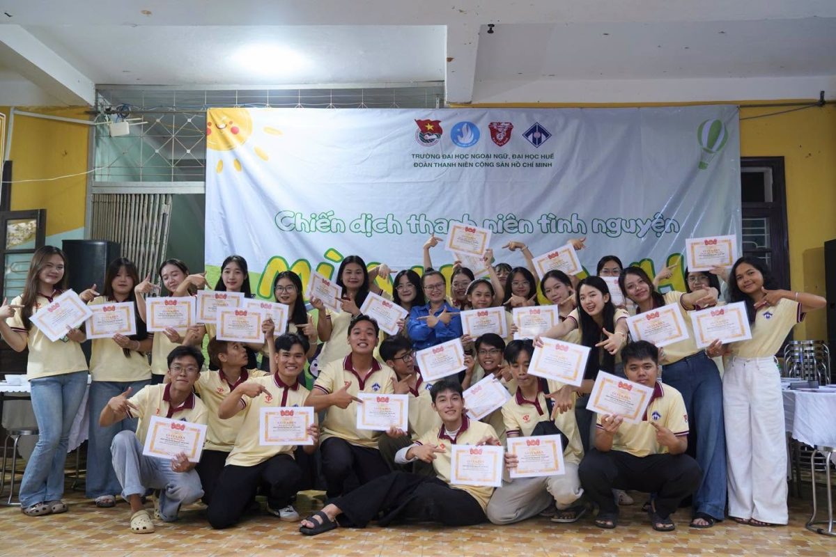 Đồng phục Thiên Việt cùng chiến sĩ thắp sáng những con đường