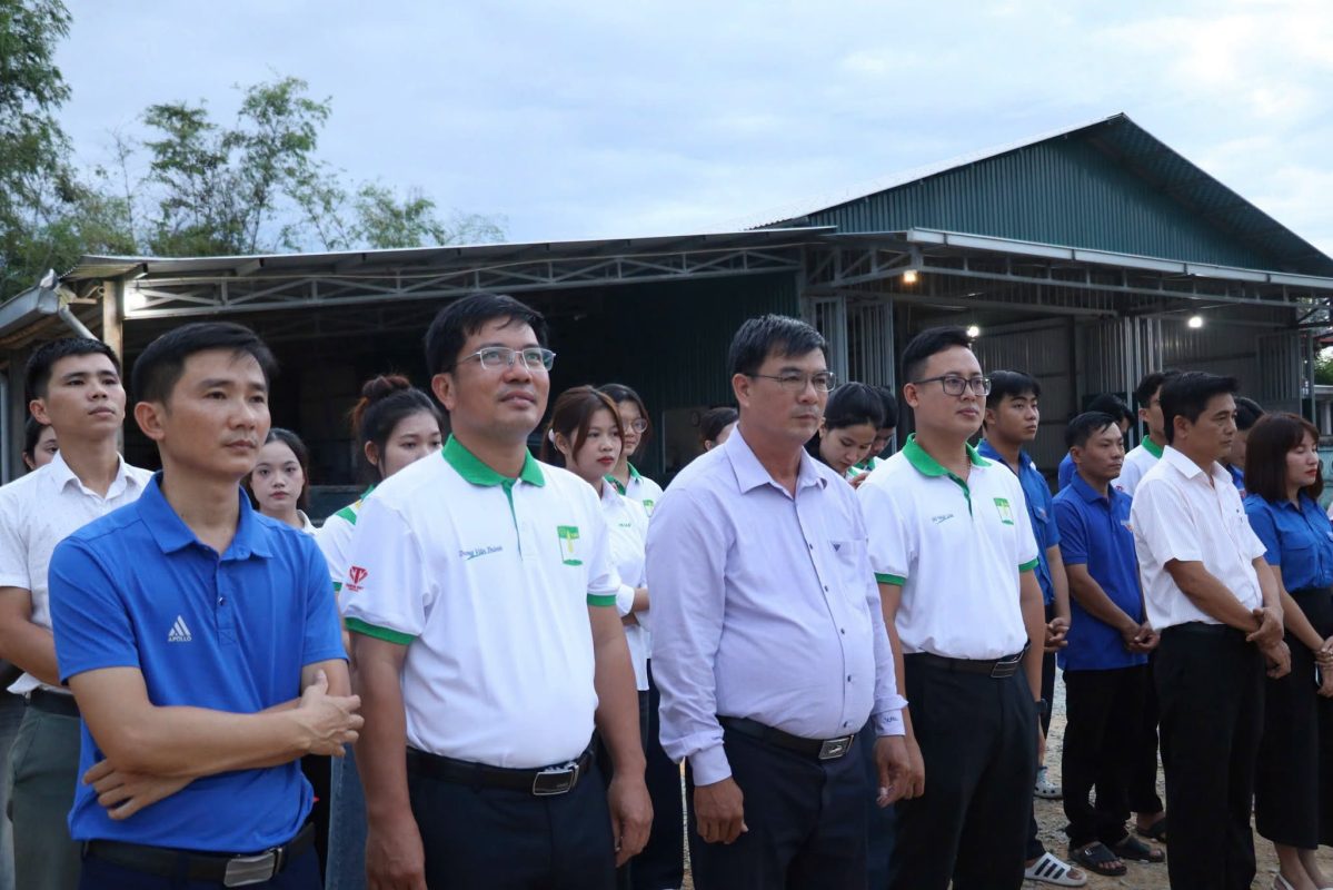 Đồng phục Thiên Việt tại Lễ khánh thành tuyến đường đèn năng lượng mặt trời