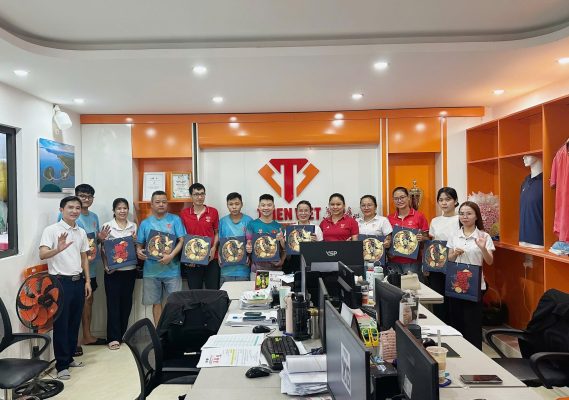 Đồng Phục Thiên Việt Trao Quà Trung Thu 2026 Cho Cán Bộ Nhân Viên