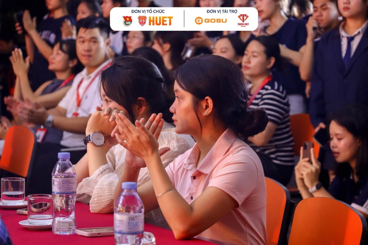 Đồng Phục Thiên Việt Đồng Hành Cùng HUET Club Fair 2026
